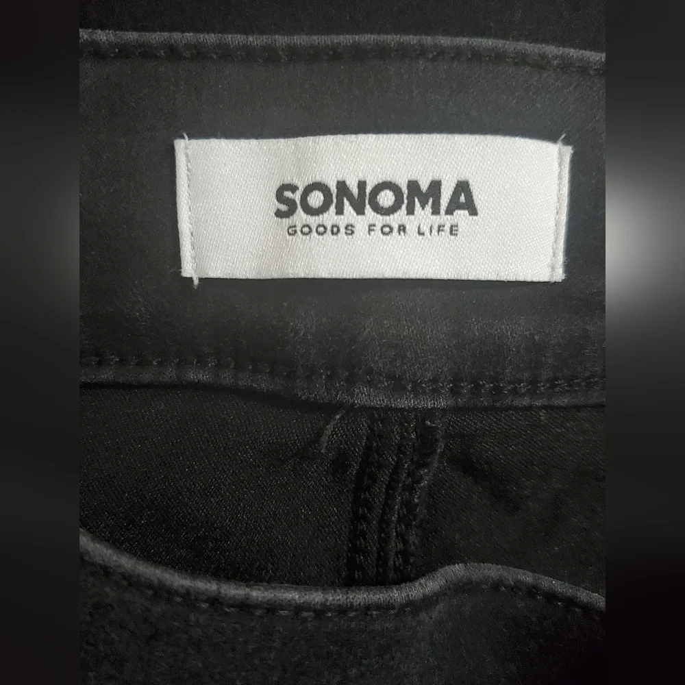 Women's Black Capris - Picture 5 of 9